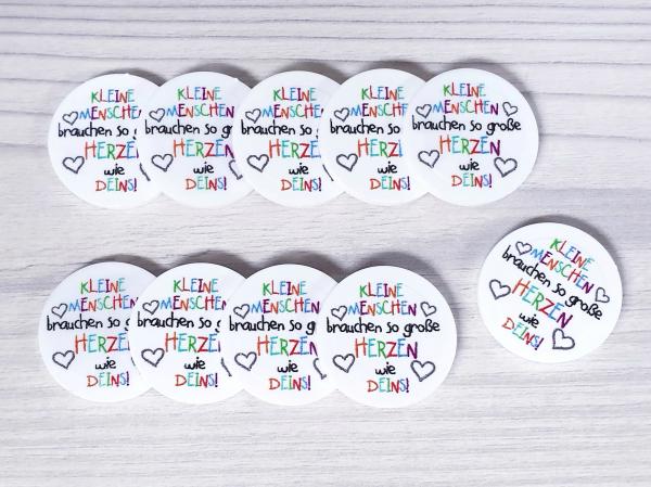 Kleine Menschen brauchen so große Herzen wie Deins! - bunt - EKW-Chip